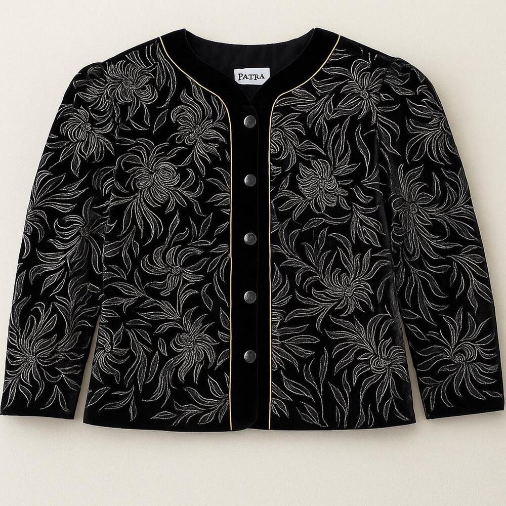 Vintage black velvet jacket Patra
